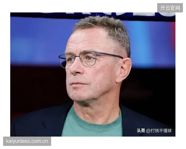 莱默尔的防守覆盖面积巨大,是朗尼克高位逼抢战术的完美执行者。 莱默尔的防守覆盖面积巨大,是朗尼克高位逼抢战术的完美执行者。